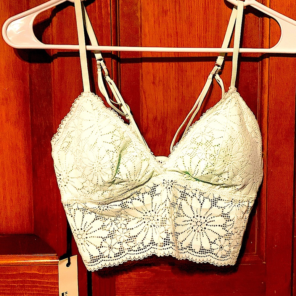 AIRIE- brand new with tags!! Such a cute, chic and beautiful lace bralette!